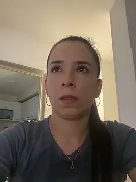 Snapshot of Vicky_ro chatting on November 16, 2025, 11:30 pm Vicky ro online show from November 16, 2025, 11:30 pm