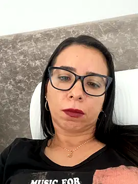 Snapshot of Vicky_ro chatting on November 13, 2025, 6:12 pm Vicky ro online show from November 13, 2025, 6:12 pm