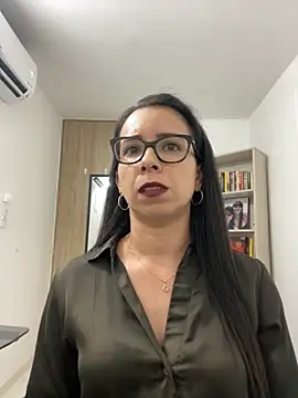 Snapshot of Vicky_ro chatting on November 12, 2025, 1:10 am Vicky ro online show from November 12, 2025, 1:10 am