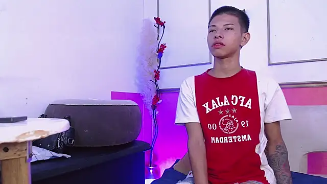 Tessachains 2  online show from December 19, 2025, 4:49 am