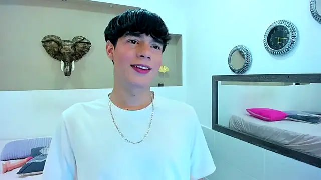 Snapshot of Isaac_Kurtt chatting on November 7, 2025, 8:35 pm Isaac Kurtt online show from November 7, 2025, 8:35 pm