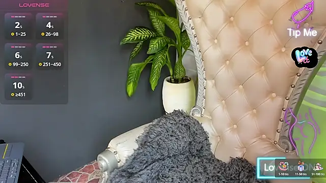 Snapshot of Emmafranco chatting on November 8, 2025, 2:53 pm Emmafranco online show from November 8, 2025, 2:53 pm