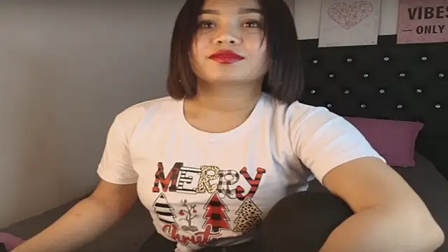 Snapshot of LoliitaBennett chatting on December 19, 2025, 1:20 am LoliitaBennett online show from December 19, 2025, 1:20 am