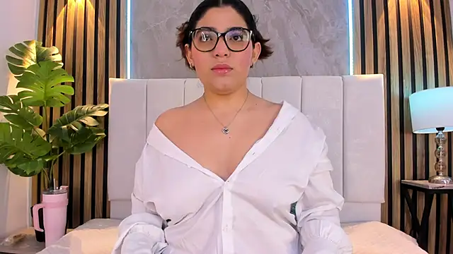 Carlotta de velour online show from April 11, 2026, 3:25 am