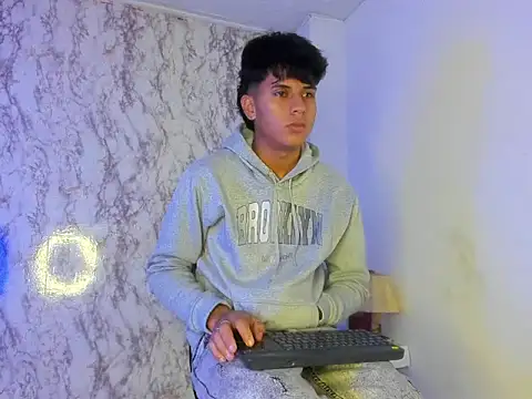 Valentino Lane online show from February 10, 2026, 5:50 am