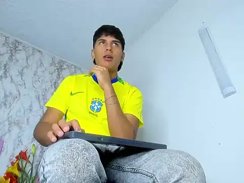 Valentino Lane online show from March 4, 2026, 5:37 am