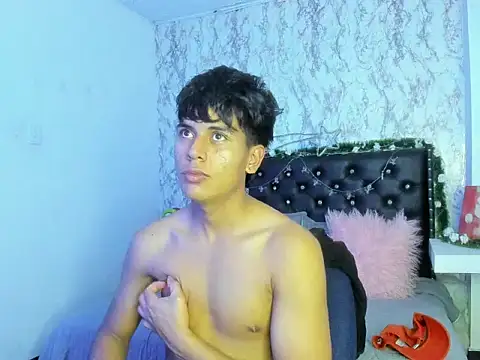 Valentino Lane online show from December 20, 2025, 2:14 am