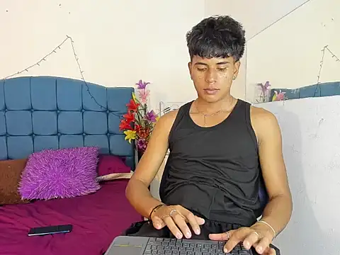 Valentino Lane online show from January 6, 2026, 2:26 am