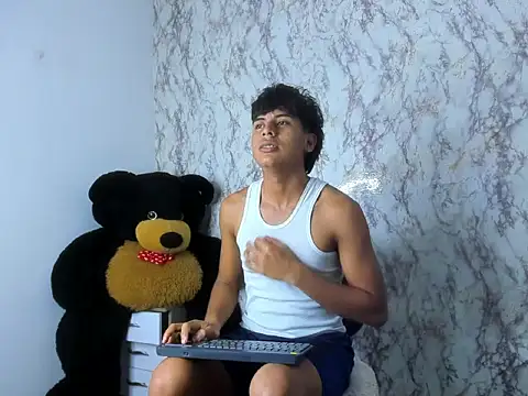 Valentino Lane online show from February 8, 2026, 6:00 am