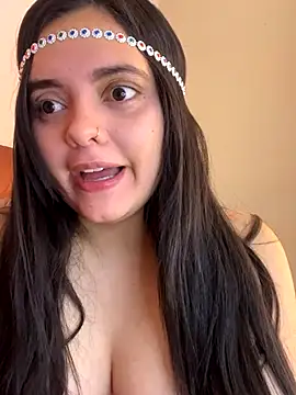 candicewest  online show from December 2, 2025, 2:41 pm