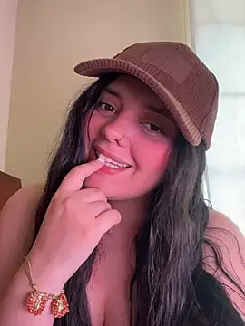 candicewest  online show from April 19, 2026, 4:41 pm