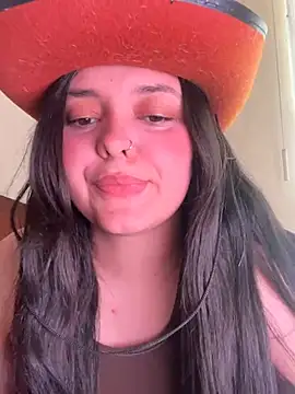 candicewest  online show from April 15, 2026, 4:33 pm