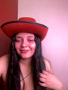 candicewest  online show from December 17, 2025, 4:34 pm