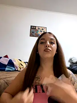 Snapshot of CurvyRush chatting on November 9, 2025, 6:34 pm CurvyRush online show from November 9, 2025, 6:34 pm