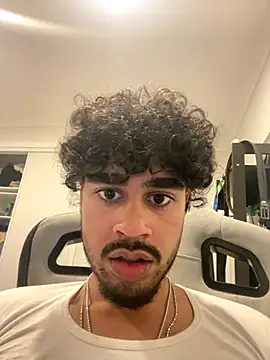 jayluvsu69 online show from November 6, 2025, 8:29 am