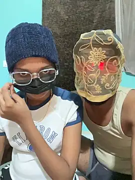 leenaboyxh online show from November 12, 2025, 6:34 pm