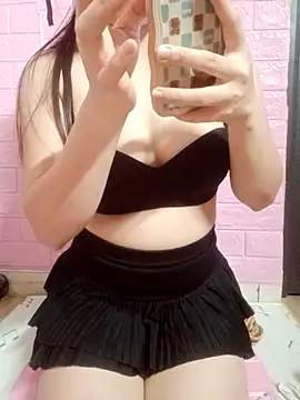 NannanLy2002 online show from December 22, 2025, 6:52 pm