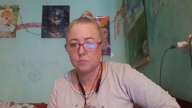 Snapshot of Tati_0808 chatting on November 17, 2025, 9:24 am Tati 0808 online show from November 17, 2025, 9:24 am