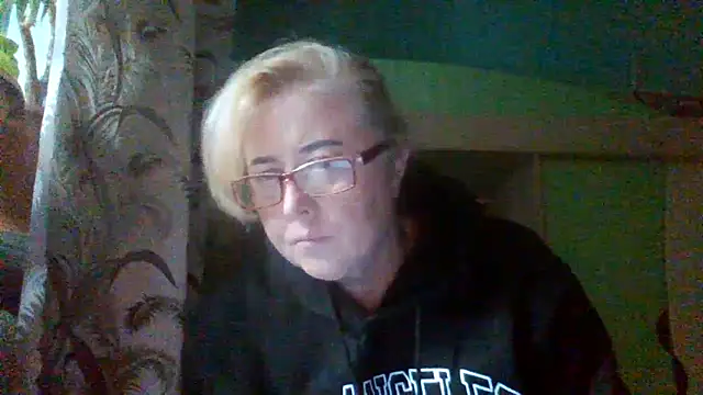 Snapshot of Tati_0808 chatting on November 15, 2025, 1:59 pm Tati 0808 online show from November 15, 2025, 1:59 pm