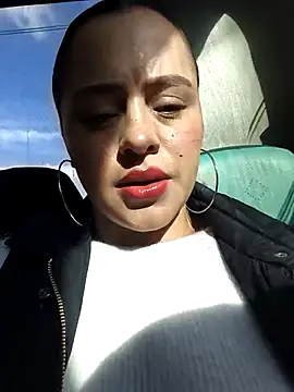 Snapshot of ALEJA__22 chatting on November 12, 2025, 12:53 pm ALEJA 22 online show from November 12, 2025, 12:53 pm