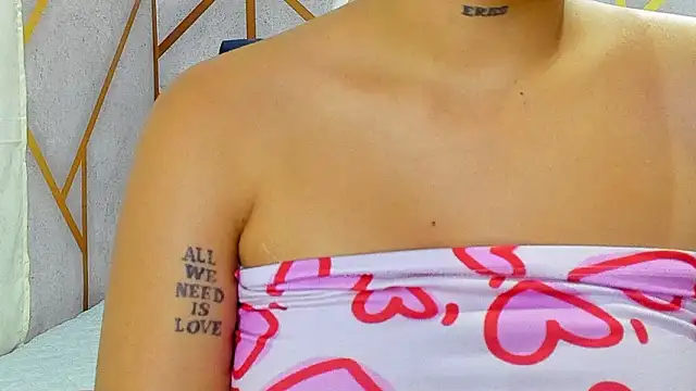 Snapshot of _vaiolet_owo chatting on January 18, 2026, 6:06 am vaiolet owo online show from January 18, 2026, 6:06 am