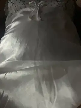  vaiolet owo online show from November 23, 2025, 5:06 am