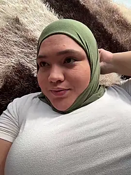 sweetmuslim01 online show from April 16, 2026, 9:39 pm