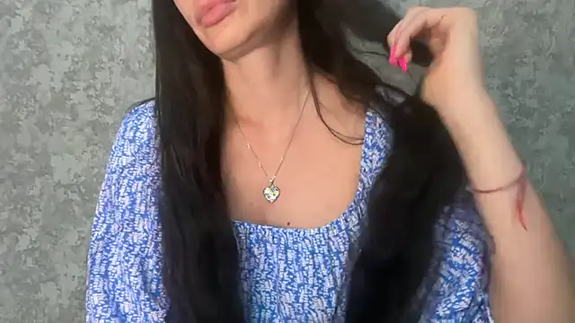 Snapshot of Angelinaa19 chatting on June 4, 2026, 12:43 pm Angelinaa19 online show from June 4, 2026, 12:43 pm