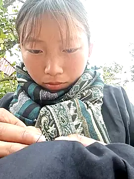 julybi online show from December 3, 2025, 3:18 am