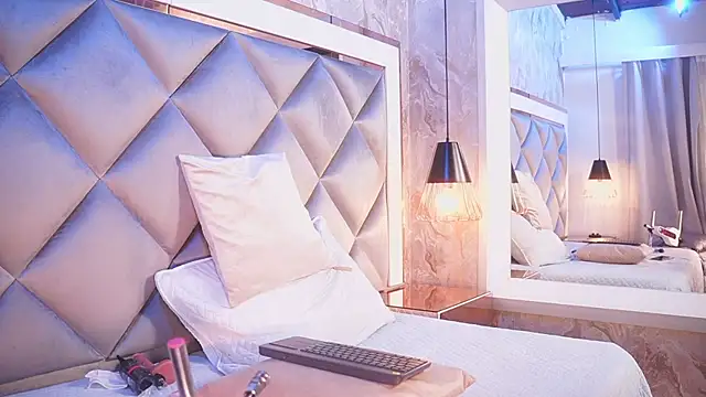 Snapshot of crystal_gilton chatting on February 19, 2026, 7:11 pm crystal gilton online show from February 19, 2026, 7:11 pm