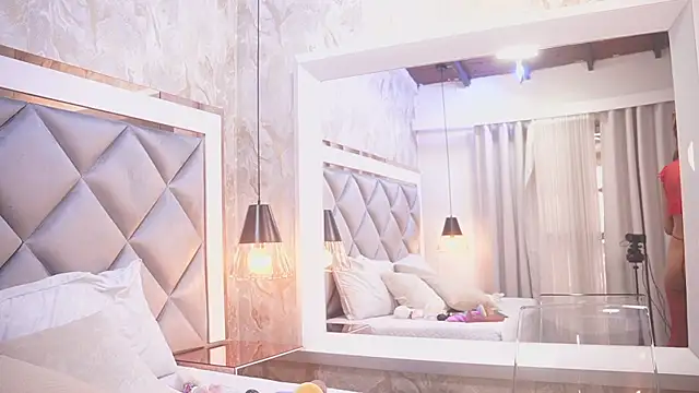 Snapshot of crystal_gilton chatting on February 17, 2026, 7:11 pm crystal gilton online show from February 17, 2026, 7:11 pm