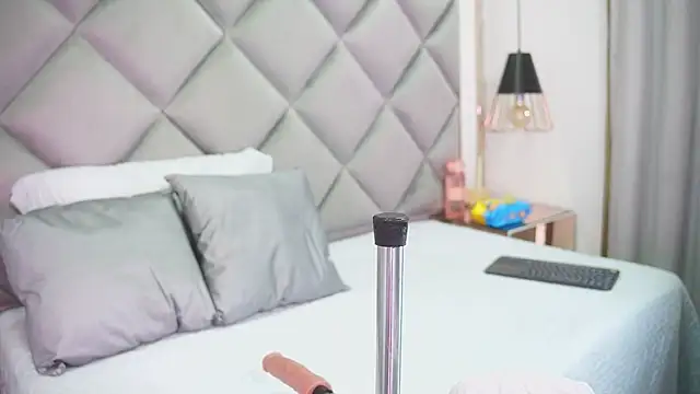 Snapshot of crystal_gilton chatting on February 25, 2026, 7:14 pm crystal gilton online show from February 25, 2026, 7:14 pm