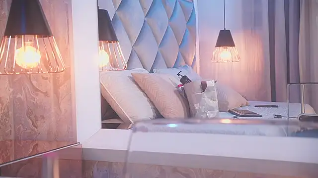 Snapshot of crystal_gilton chatting on February 18, 2026, 7:10 pm crystal gilton online show from February 18, 2026, 7:10 pm