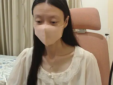 Lil-Cherries online show from April 1, 2026, 2:36 pm