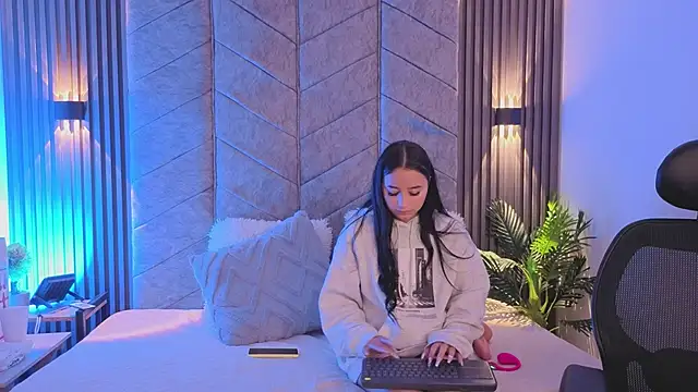 AuroraLanee  online show from November 17, 2025, 8:29 am