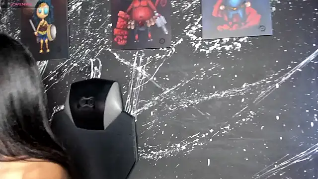 ZarinaWynne online show from April 16, 2026, 5:25 pm