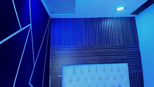 ZarinaWynne online show from April 9, 2026, 1:06 pm