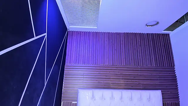 ZarinaWynne online show from April 4, 2026, 3:18 pm