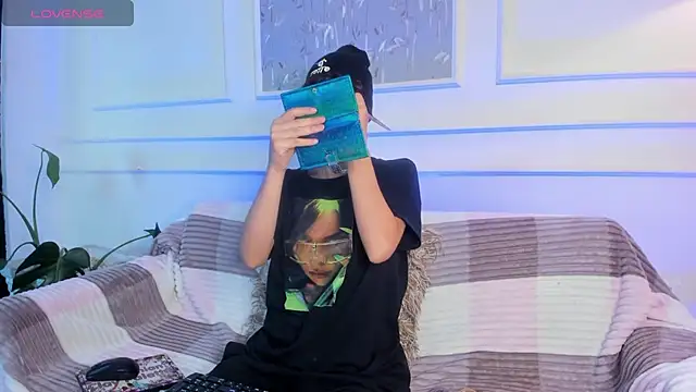 Snapshot of AliceMadnes chatting on March 1, 2026, 12:49 pm AliceMadnes online show from March 1, 2026, 12:49 pm