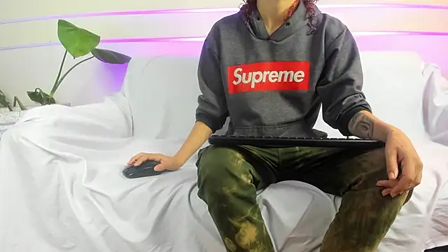 AliceMadnes online show from March 24, 2026, 12:38 pm