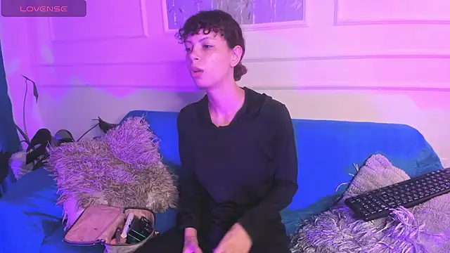 Snapshot of AliceMadnes chatting on February 17, 2026, 1:19 pm AliceMadnes online show from February 17, 2026, 1:19 pm