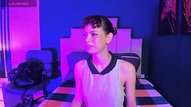 Snapshot of AliceMadnes chatting on February 18, 2026, 12:23 pm AliceMadnes online show from February 18, 2026, 12:23 pm