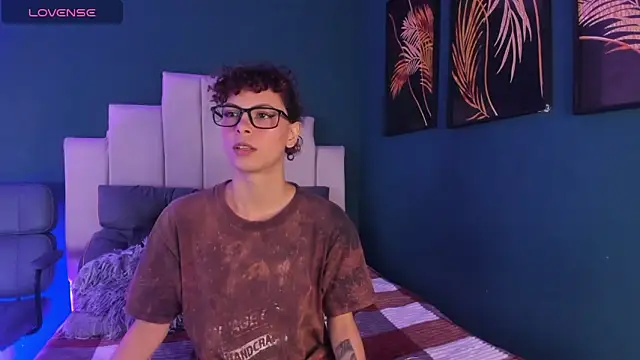 Snapshot of AliceMadnes chatting on February 26, 2026, 1:00 pm AliceMadnes online show from February 26, 2026, 1:00 pm