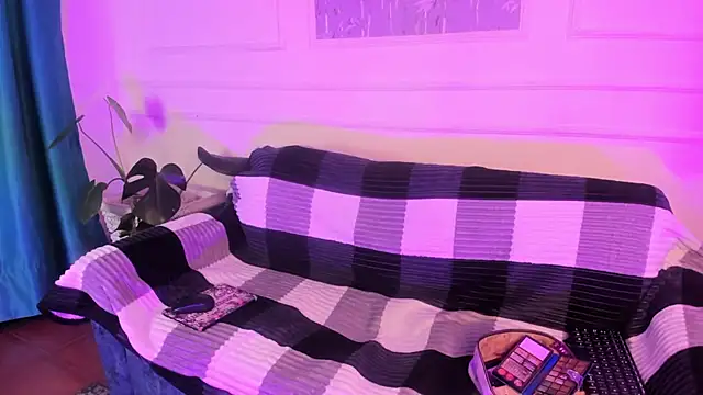 Snapshot of AliceMadnes chatting on February 5, 2026, 2:46 pm AliceMadnes online show from February 5, 2026, 2:46 pm