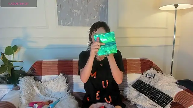 Snapshot of AliceMadnes chatting on January 17, 2026, 2:53 pm AliceMadnes online show from January 17, 2026, 2:53 pm