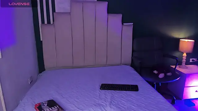 AliceMadnes online show from November 16, 2025, 6:34 pm