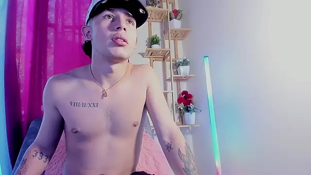 Snapshot of latiin_boy21 chatting on November 8, 2025, 5:38 pm latiin boy21 online show from November 8, 2025, 5:38 pm