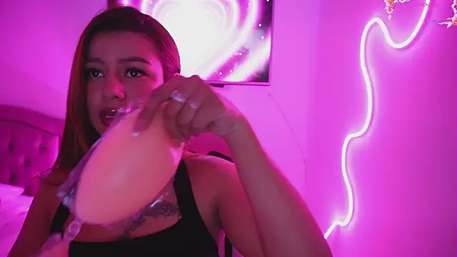 Snapshot of Missara_ chatting on November 27, 2025, 1:39 am Missara online show from November 27, 2025, 1:39 am