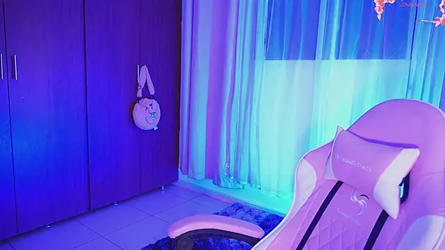 Snapshot of Missara_ chatting on December 17, 2025, 11:10 pm Missara online show from December 17, 2025, 11:10 pm