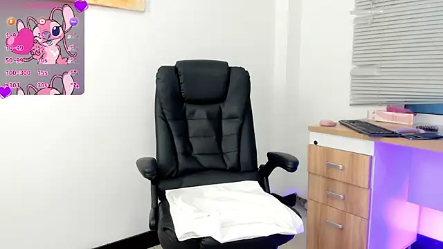 Snapshot of Krykz_ chatting on November 26, 2025, 1:33 pm Krykz online show from November 26, 2025, 1:33 pm